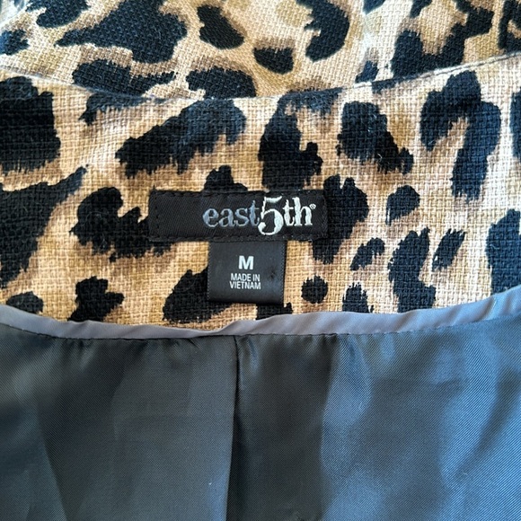 East 5th Animal Print Blazer Button Front Size Medium - Picture 8 of 9